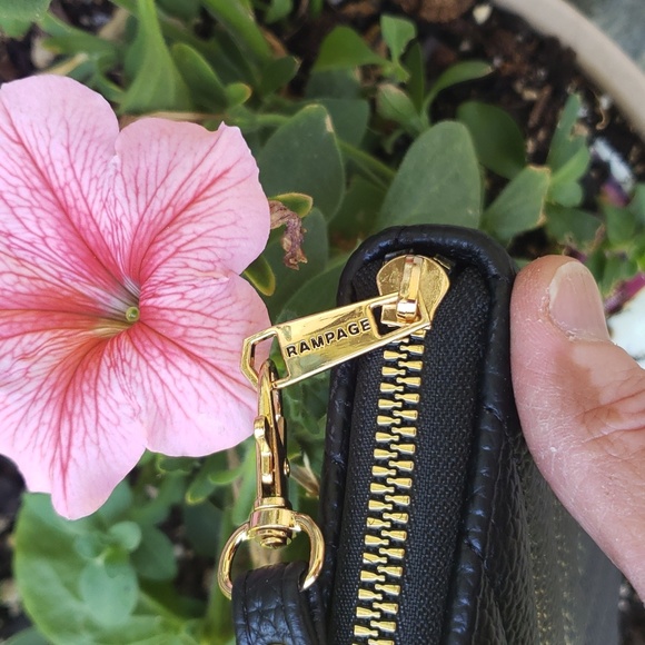 RAMPAGE WRISTLET Chevron design NWOT UNISEX - Picture 9 of 10